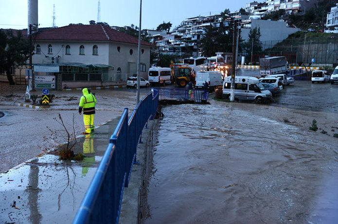 son dakika aci haber izmir i yine sel