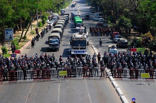 Myanmar'da Suu Çii'nin partisinin merkezine baskın!