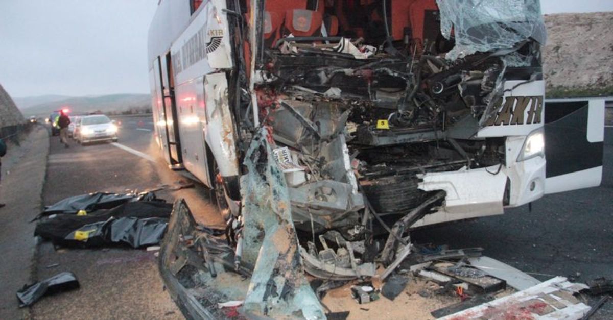 Last minute: Passenger bus hit TIR from behind in Şanlıurfa: There are dead and injured people