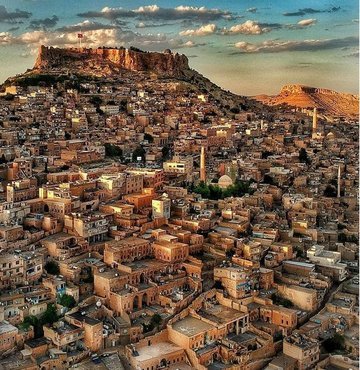 Tarihi boyunca birçok medeniyetin önemli yerleşim merkezlerinden Mardin