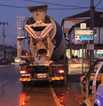 Beton mikserinin çarptığı çocuk öldü
