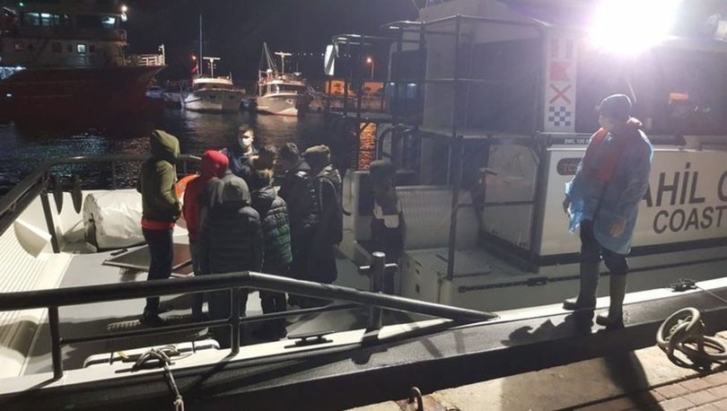 Foça'da 9 kaçak göçmen kurtarıldı