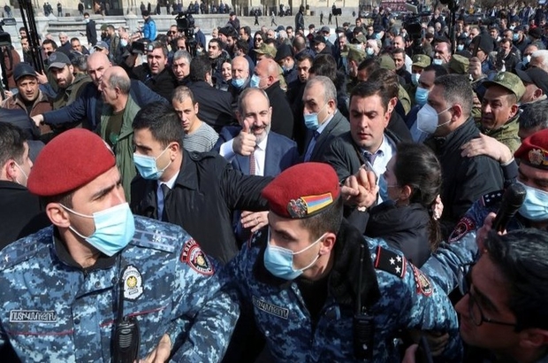 Ermenistan'da ordu Başbakan Paşinyan'ın istifasını istedi: Siyasi kriz bu noktaya nasıl geldi?