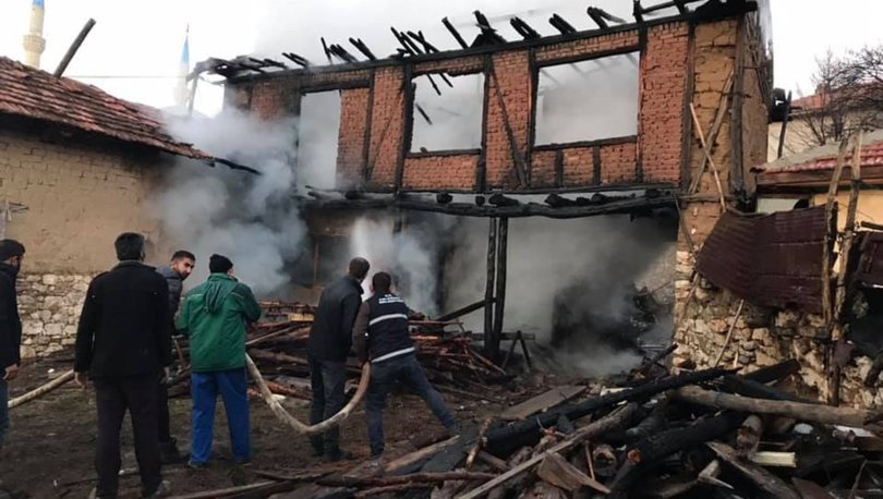 Mangal yaparken 2 katlı evi yaktı - Haberler