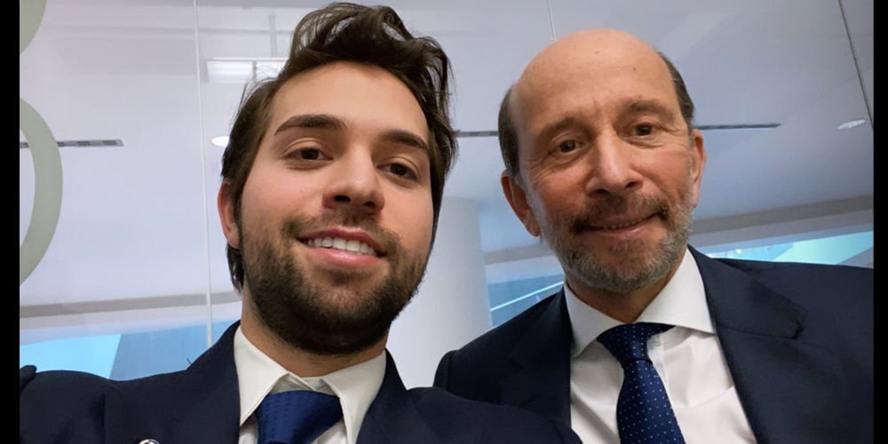 Babasının izinde...