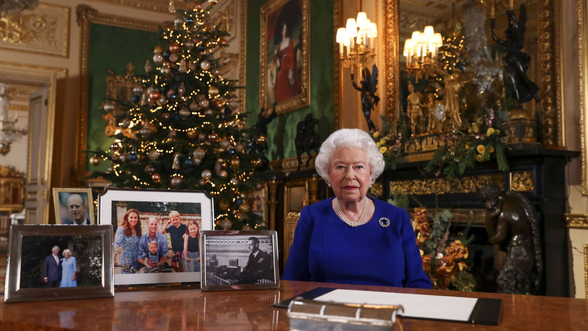 Kraliçe II. Elizabeth paralarını kitaplaştırdı