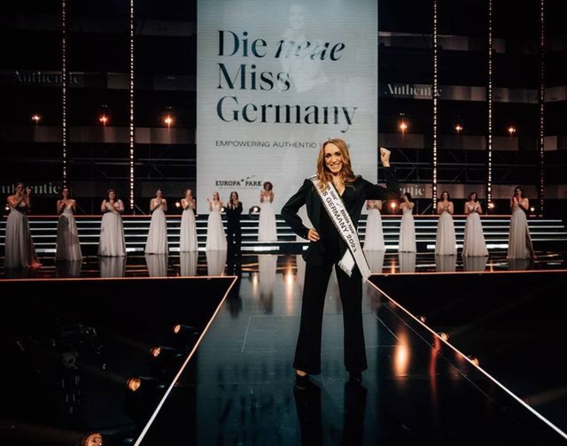 Anja Kallenbach Almanya'nın en güzel kadını seçildi