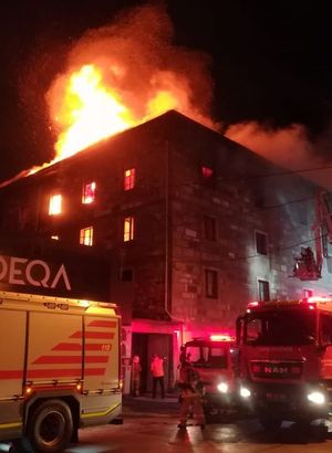 İzmir'de 4 katlı tekstil atölyesinde yangın