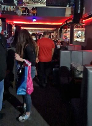 İzmir'de eğlence mekanlarına korona baskını: 42 kişiye ceza yağdı