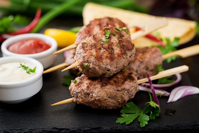 <strong>Bayat ekmek köftesi</strong> 