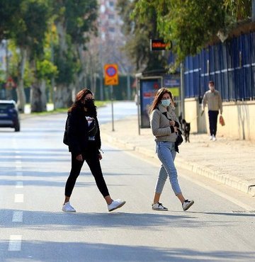 Orta riskli illerde sokağa çıkma yasağı