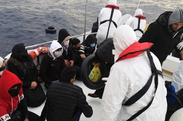 Türk kara sularına geri itilen sığınmacılar kurtarıldı
