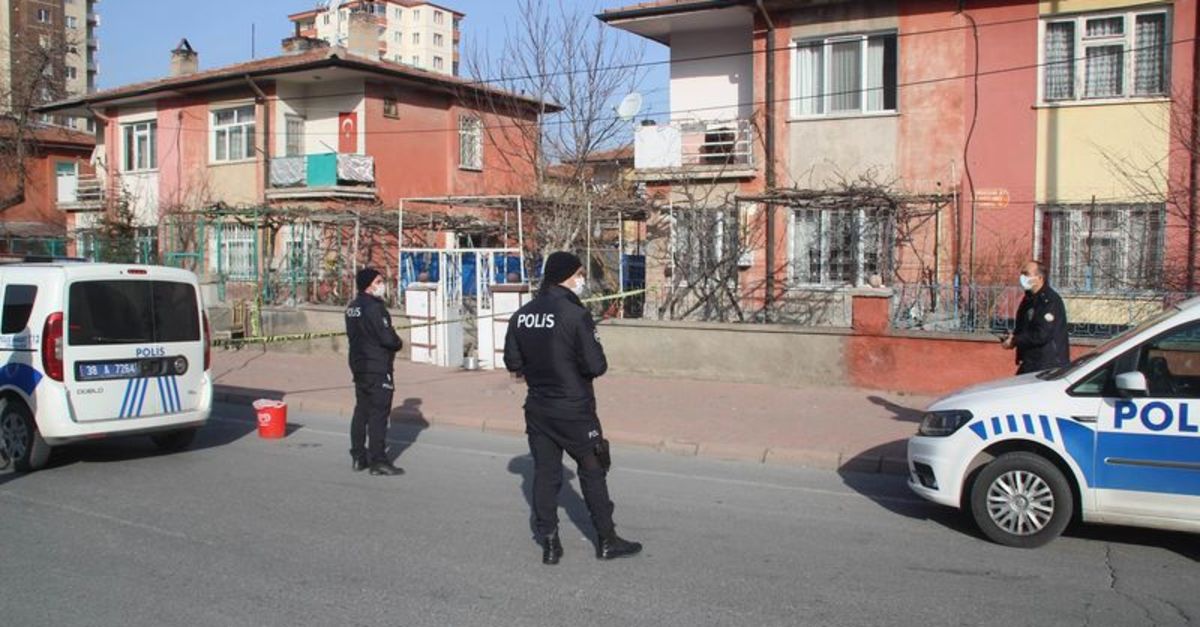 kayseri de dehset son dakika ogretmen komususunu basindan vurdu son dakika haberleri