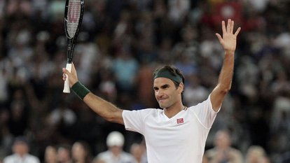 Federer kortlara galibiyetle döndü