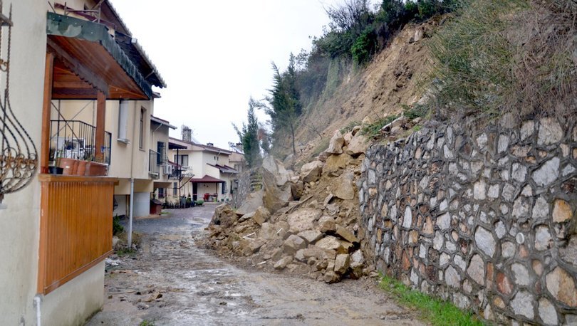 İstinat duvarı çöken sitede 6 eve tahliye - Haberler