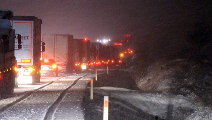 Kar nedeniyle Afyonkarahisar- Antalya karayolu ulaşıma kapandı