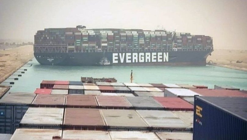 Süveyş Kanalı’nda karaya oturan dev geminin boşaltılması ‘haftalar alabilir’