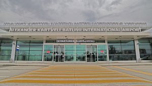 Batum'da yeni terminali hizmete açtı