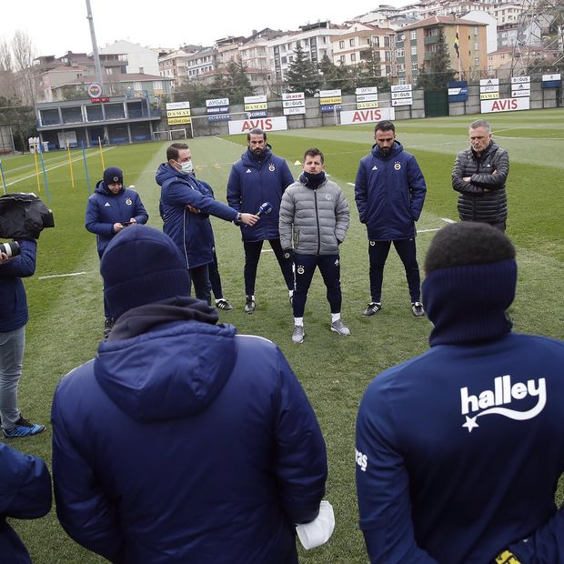 Emre Belözoğlu göreve başladı