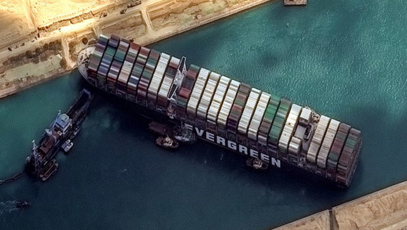 Süveyş Kanalı'nda karaya oturan dev gemi Ever Given hareket ettirildi