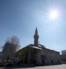 Tarihi kent, kalesinin yanı sıra Çifte Minareli Medrese, Ulu Cami, Üç Kümbetler, Yakutiye Medresesi gibi asırlık yapıları bünyesinde barındırıyor