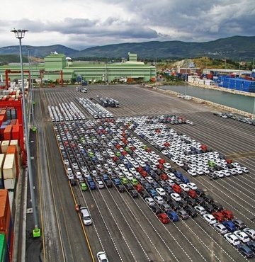Toplam otomotiv satışları sıralamasında ilk çeyrek itibarıyla Fiat 28 bin 460 adetle ilk sırada yer alırken, Volkswagen 21 bin 259 adetle ikinci ve Renault da 20 bin 111 adetle üçüncü oldu. En fazla satılan otomobil markası Fiat, en çok satılan hafif ticari araç markası da Ford olmaya devam etti. İlk çeyrekte 1 Bentley, 6 Ferrari, 3 Lamborghini, 9 Aston Martin, 15 Maserati ve 26 Jaguar satışı gerçekleştirildi