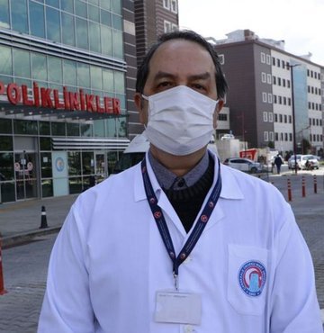 Çanakkale Onsekiz Mart Üniversitesi (ÇOMÜ) Sağlık, Uygulama ve Araştırma Hastanesi Enfeksiyon Hastalıkları ve Klinik Mikrobiyoloji Anabilim Dalı Öğretim Üyesi Prof. Dr. Alper Şener, koronavirüs vakalarındaki artışla ilgili, "Özellikle tam kapanmayı her zaman düşünmek, değerlendirmek lazım. Çünkü olgu sayısındaki bu artış devam ettiği sürece hastanelerde ve yoğun bakımlarda yer bulamayacağız. Geçmişte yaptığımız gibi belirli zaman dilimleri içerisinde tam kapanmayı, şehirlerarasındaki trafiğin kapanması dahil olmak üzere düşünmek ve gündeme almak gerekiyor" dedi