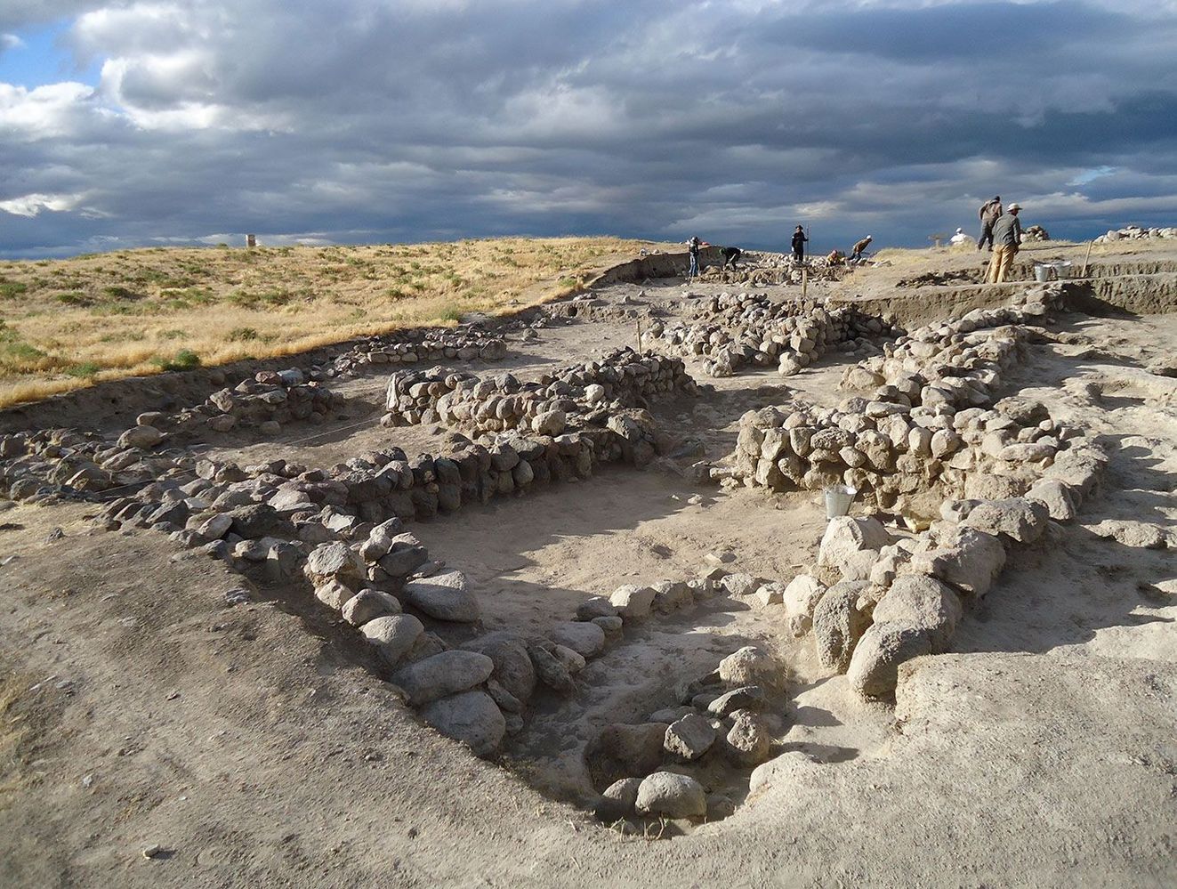 Yabancılar tarafından gerçekleştirilen kazılardan biri de Niğde Altunhisar'daki Kınık Höyük