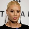 Avustralyalı rapçi Iggy Azalea, sosyal medya üzerinden kendisine direkt mesaj göndererek taciz edenleri affetmedi. Azalea, uygunsuz içeriklerin kimlerden geldiğini kapatmış olsa da kullanıcı isimlerinin yanındaki mavi işaretler, yazıları gönderen kişilerin ünlü olduğunun kanıtı olarak nitelendirildi