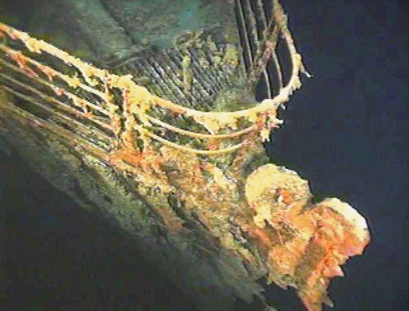 Titanic'in enkazı, 1985'te Newfoundland'ın 645 kilometre açığında, deniz bilimci Robert Ballard tarafından 3657 metre derinlikte bulunmuştu.