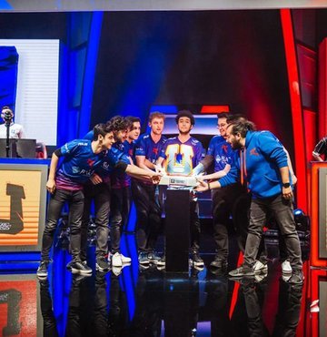 Bahçeşehir Esports Red Dragons takımı, Türkiye’de düzenlenen espor turnuvasında şampiyonluğu elde ederek, Türkiye’yi Avrupa’da temsil etmeye hak kazandı. Avrupa şampiyonasına katılacak olan takım, 12 ülkenin üniversite şampiyonlarına karşı mücadele verecek.