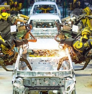 Toplam otomotiv üretimi, yılın ilk 3 ayında toplam üretim bir önceki yılın aynı dönemine göre yüzde 1 artarak 345 bin 619 adet, otomobil üretimi ise yüzde 10 azalarak 211 bin 877 adet oldu. Söz konusu dönemde otomotiv ihracatı adet bazında yüzde 6 düşerek 261 bin 109 adet olarak gerçekleşti. Otomotiv pazarı, bu yılın ilk çeyreğinde 2020