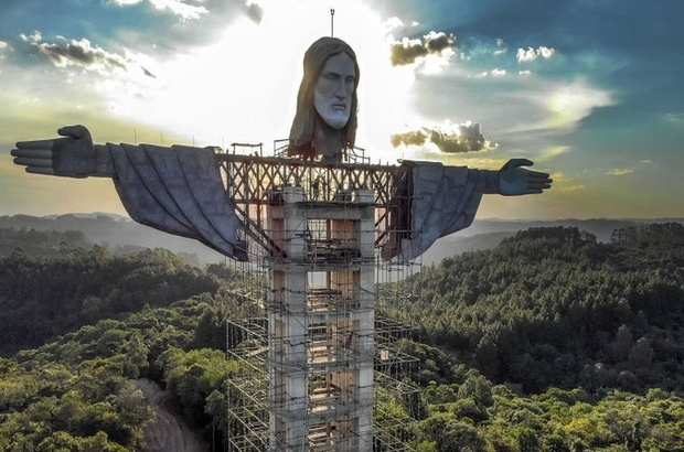 Brezilya'ya daha uzun bir İsa heykeli inşa ediliyor