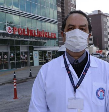 Çanakkale Onsekiz Mart Üniversitesi (ÇOMÜ) Sağlık, Uygulama ve Araştırma Hastanesi Enfeksiyon Hastalıkları ve Klinik Mikrobiyoloji Anabilim Dalı Öğretim Üyesi Prof. Dr. Alper Şener, koronavirüs geçiren kişilerde akciğer, böbrek, karaciğer hasarı ve şeker hastalıkları görülmeye başladığını söyledi