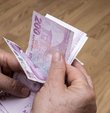 Emeklilere ilk kez 2018 yılında verilmeye başlanan bayram ikramiyesi bu yıl zamlı olarak ödenecek. Zammın hangi enflasyon oranına göre yapılacağı henüz netleşmedi. İkramiyeye zam için kanun değişikliğine gidilecek. Ramazan Bayramı öncesi ödemeler mayıs ayında yapılacak. 30 Nisan’a kadar emeklilik dilekçesi verenler de ikramiye alabilecek. Habertürk’ten Ahmet Kıvanç, bayram ikramiyesi ile ilgili merak edilenleri yazdı