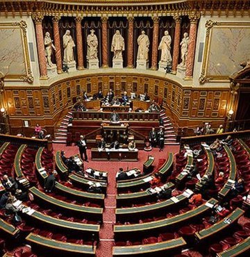 Fransız Senatosu, Müslümanları hedef aldığı gerekçesiyle eleştirilen 