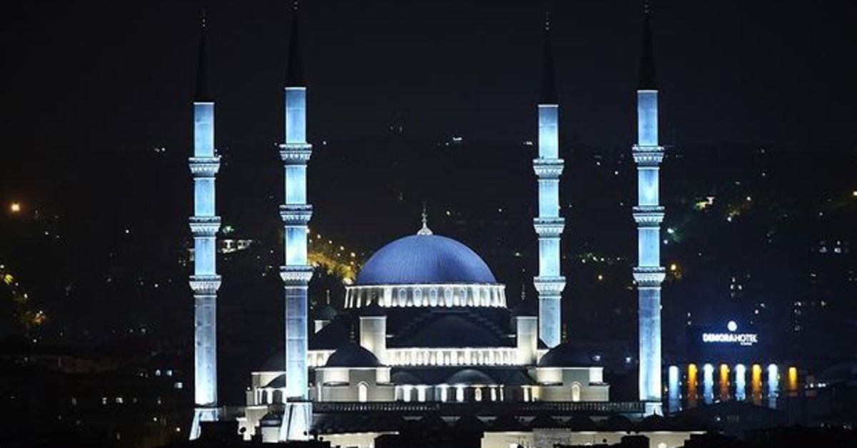 İzmir sahur vakti saat kaçta başlıyor? 13 Nisan İzmir