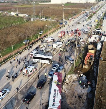 Bursa-Ankara kara yolunun Kestel ilçesi mevkisinde 4 kişinin öldüğü, 22 kişinin yaralandığı trafik kazasıyla ilgili tır şoförü ve lojistik firma yetkililerinin de aralarında bulunduğu 4 sanık hakkındaki 22,5 yıla kadar hapis cezası istemiyle hazırlanan iddianame mahkemece kabul edildi