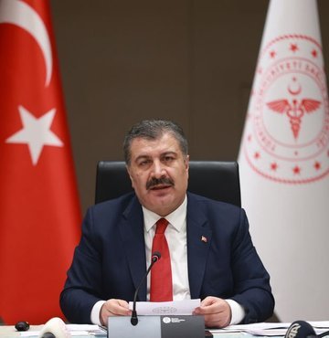 Sağlık Bakanı Fahrettin Koca, "100.000 nüfusa karşılık gelen haftalık vaka sayısı en çok artan illerimiz Düzce, Çanakkale, Zonguldak, Yozgat ve Yalova. Azalan illerimiz ise Kırklareli, Kilis, Samsun, Osmaniye ve Adıyaman. Vaka sayısı artış hızı azaldı. Vaka sayıları da tedbirlerle birlikte azalacak" dedi