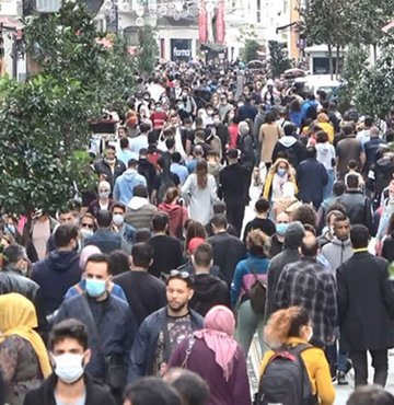 Erciyes Üniversitesi (ERÜ) Tıp Fakültesi Farmakoloji Ana Bilim Dalı Öğretim Üyesi Dr. Ahmet İnal, asemptomatik (belirtsiz) vakaların çok fazla olduğunu belirterek, "Bunların hiçbir semptomu yok. Ayakta geziyorlar. Sadece PCR testi pozitifliği var; ama bunlar bulaştırıcı. Maske, mesafe ve hijyene dikkat edersek asemptomatik olsa bile virüsün bulaşma riski düşer" dedi