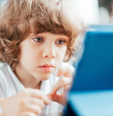 Son yıllarda çocukların bilgisayar ve internet ortamına dahil olma oranları artış gösteriyor. Yayınlanan raporlara göre her 3 internet kullanıcısından biri çocuk olarak karşımıza çıkıyor.