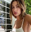 Dünyaca ünlü şarkıcı Justin Bieber ile mutlu bir evlilik sürdüren model Hailey Baldwin, kim olduğunu aramaya başladığını söyledi. Baldwin, bu süreçte sosyal medyanın olumsuz etkilerinden uzak durmak için Instagram hesabını iki günle sınırlandırdığını açıkladı