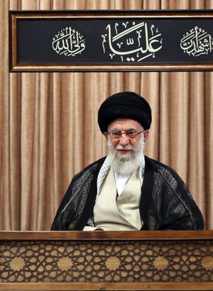 İran lideri Hamaney, Zarif'i "ABD'nin sözlerini tekrarlamakla" suçladı