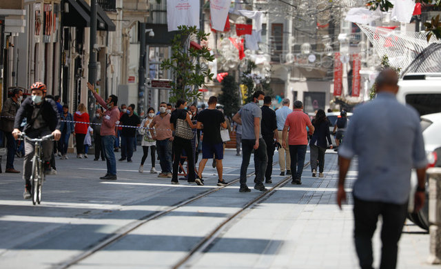 TAKSİM TURİSTLERE KALDI! Son dakika: Taksim'de turist yoğunluğu