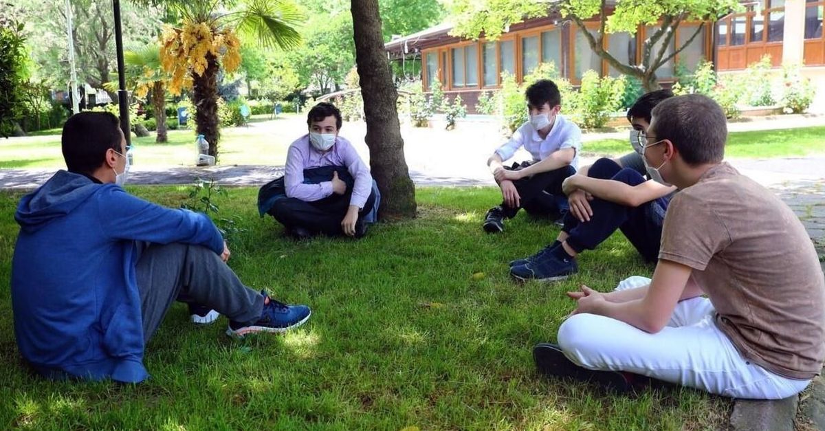 20 yaş altı bugün (4 Mayıs) sokağa çıkabilir mi? Tam kapanmada 20 yaş