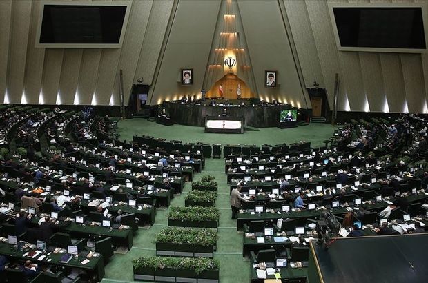 İran'da Cumhurbaşkanı adaylığı için şartlar değiştirildi
