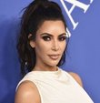 Rapçi Kanye West ile boşanma aşamasında olan reality show yıldızı Kim Kardashian, yasadışı bir şekilde 750 bin dolarlık Antik Roma dönemi heykelinin sevkiyatına karışmakla suçlandı. Kardashian, adının kullanıldığını söyleyerek iddiaları reddetti