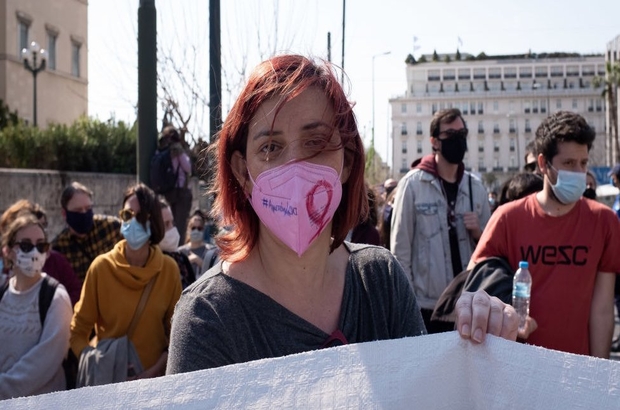 Yunanistan'da Medeni Kanun'u değiştirmeye çalışan hükümete 'Kadın ve çocuklar tehlikeye atılıyor' eleştirisi