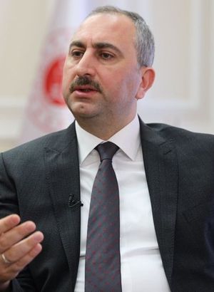 Adalet Bakanı Abdulhamit Gül, annesine yazdığı şiiri paylaştı