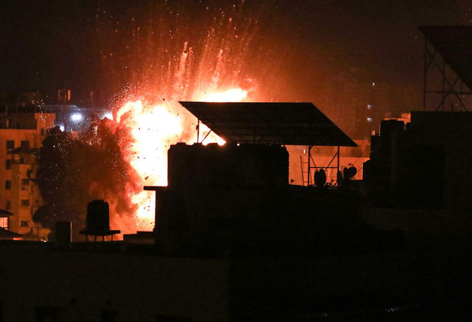 srail tm gece Gazze'yi vurdu! srail'den skandal paylam!